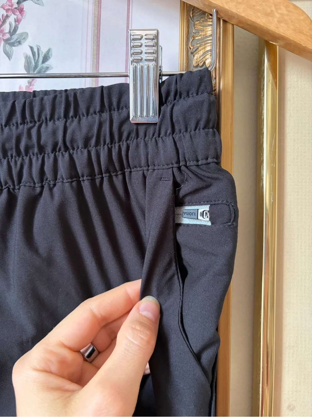 Vuori Women's Weekend Jogger medium - Picture 9 of 9